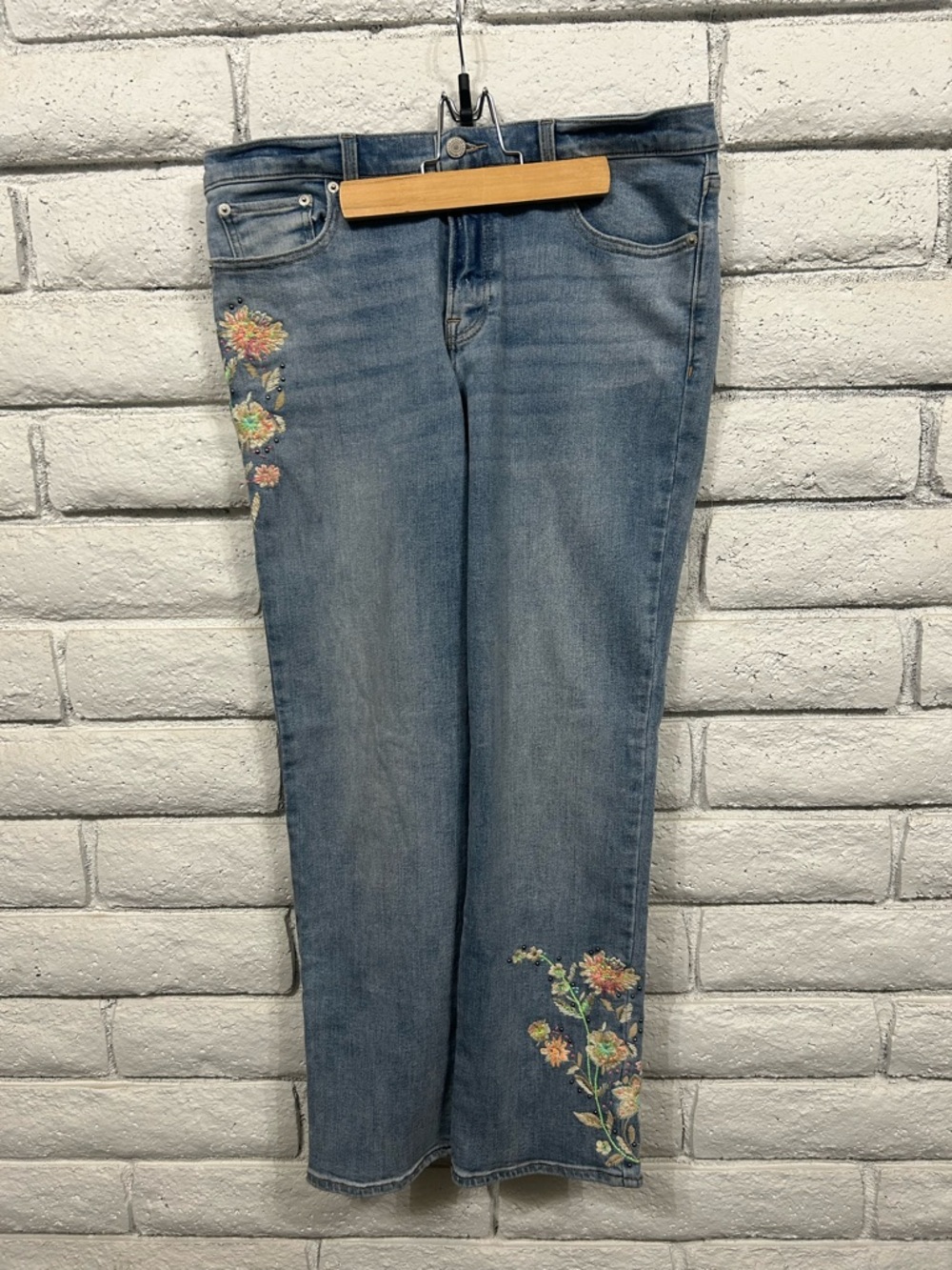 Lucky Brand Light Wash Embroidered Women’s Jeans - Floral Accent